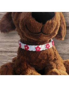 Pet Collar - Patriotic White and Red flowers   PRICES INCLUDE SHIPPING WITHIN CANADA